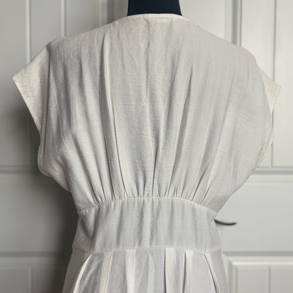 Elegant White Button-Down Midi Dress - Picture 6 of 6